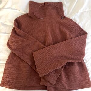 Lululemon Mock Neck Sweatshirt Size S/M Worn Once